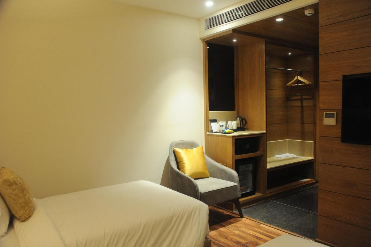 Maryland Group Hotel Zirakpur Bagian luar foto