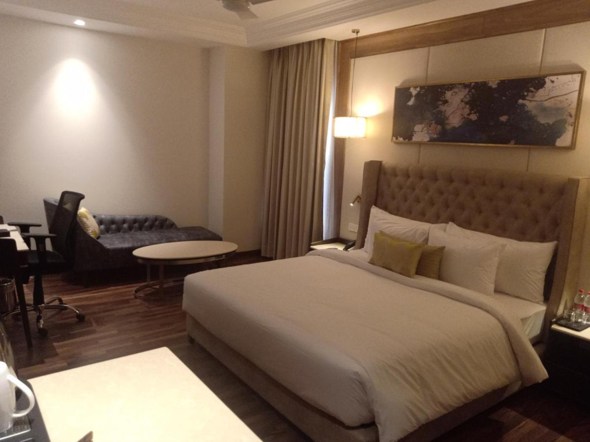 Maryland Group Hotel Zirakpur Bagian luar foto