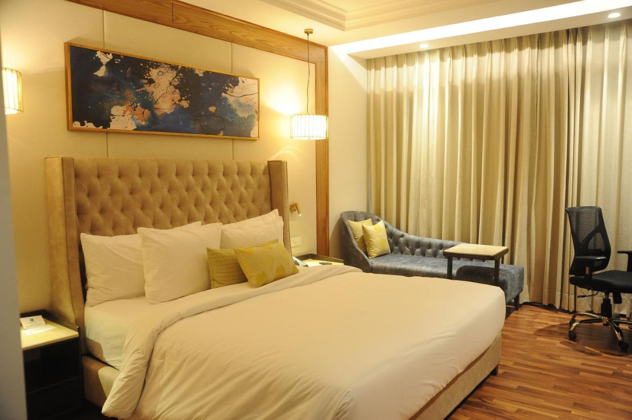 Maryland Group Hotel Zirakpur Bagian luar foto
